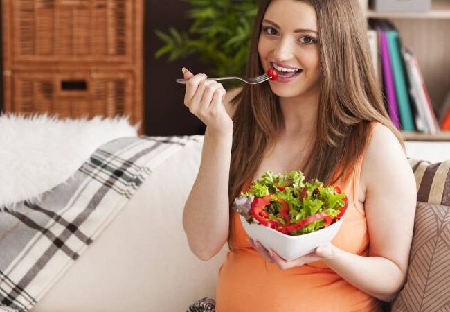 How To Cure PCOS Naturally (With Diet Plan)